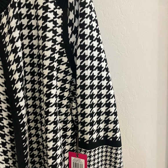 Striking Vince Camuto black and white sweater - Picture 4 of 11